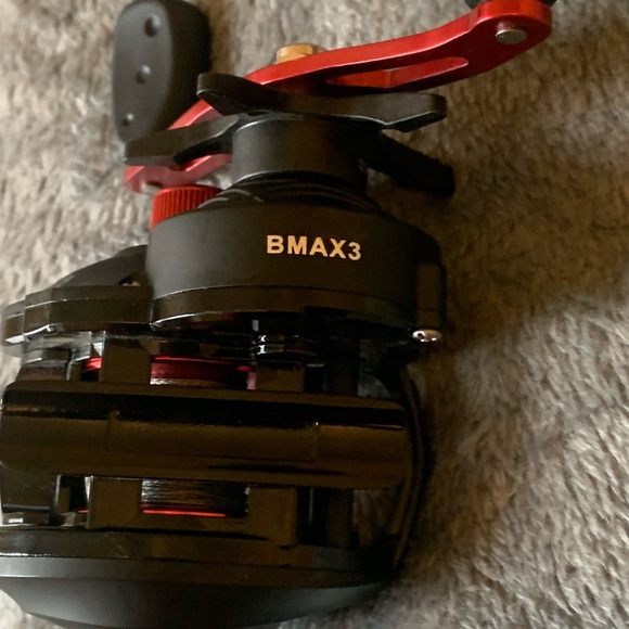 ABU GARCIA BAIT CASTER - Picture 2 of 3